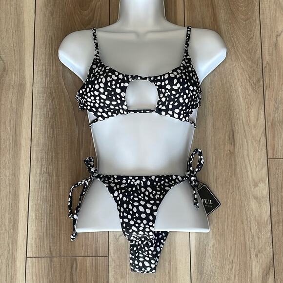 Zaful Black & White Bikini Set NWT Sz Small - Picture 1 of 3